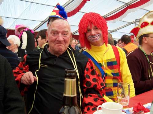 Der 1. Vorsitzende Jürgen Kaling als Clown verkleidet